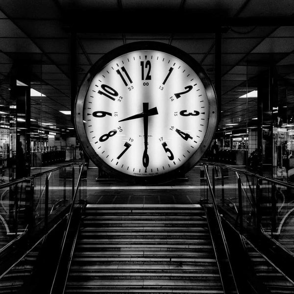 horloge murale ancienne station de métro