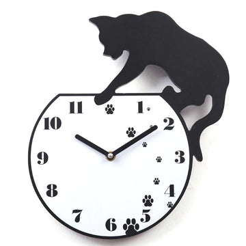 Horloge murale originale chat qui pêche
